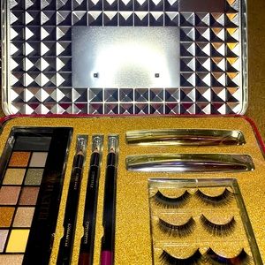 2 for $20.00 Sale 🏷Ellen Tracy Makeup gift set